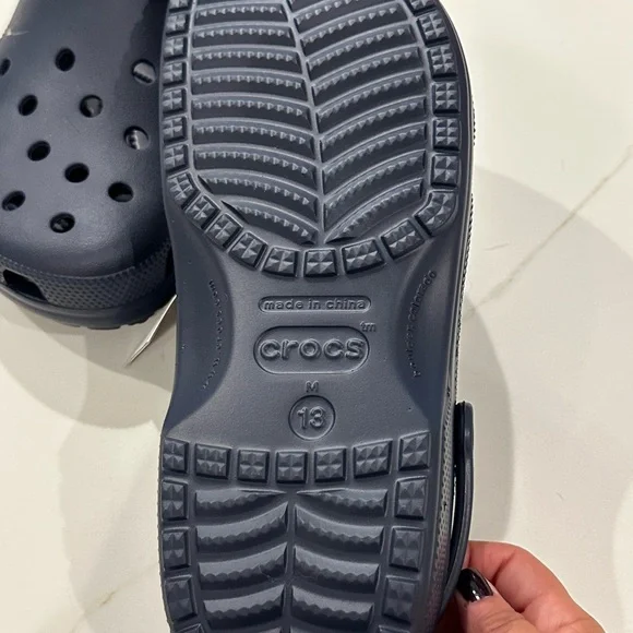 Men’s CROCS - Picture 2 of 2